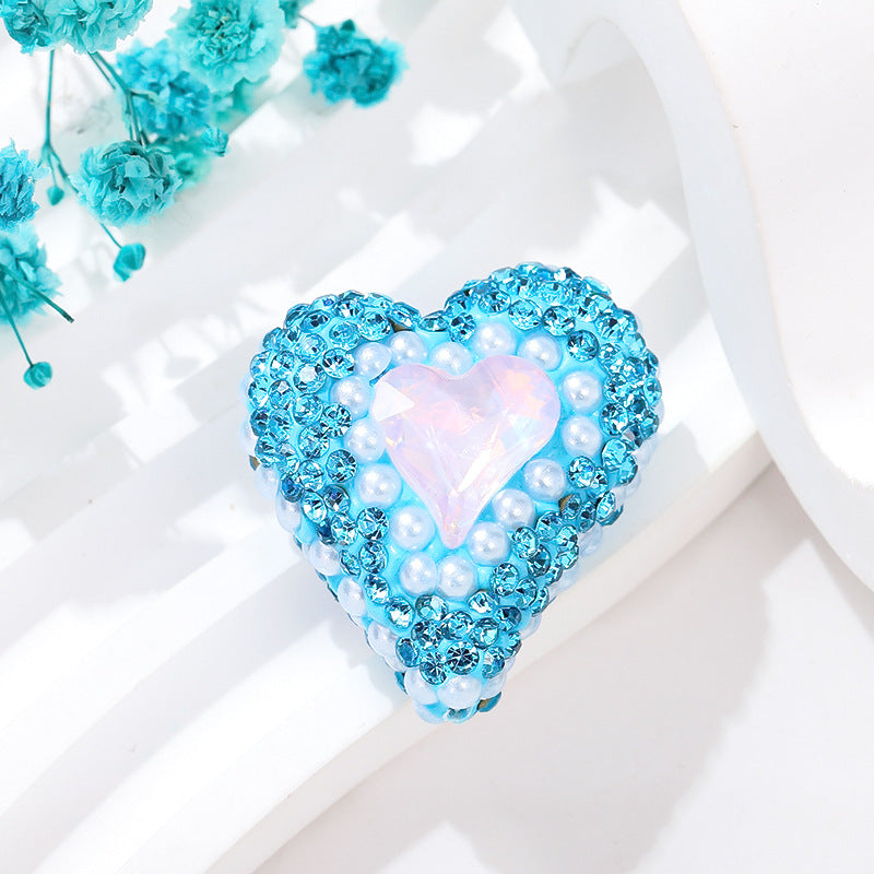 Wholesale of Colored Soft Pottery with Twisted Hearts and Double-sided Diamond Inlaid Beads